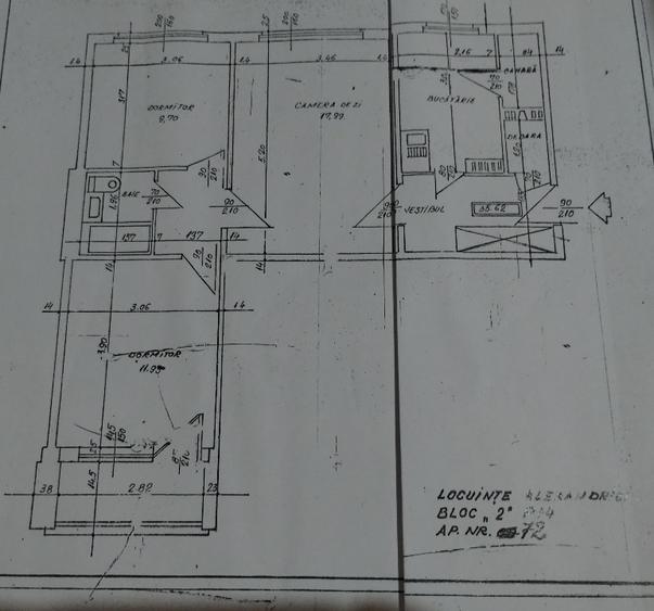 Apartament cu 3 camere semidecomandat în Rahova
