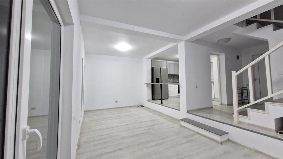 Casă cu 3 camere cu Canalizare în Bucium