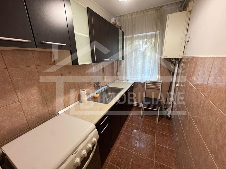 Apartament cu 3 camere semidecomandat în 7 Noiembrie
