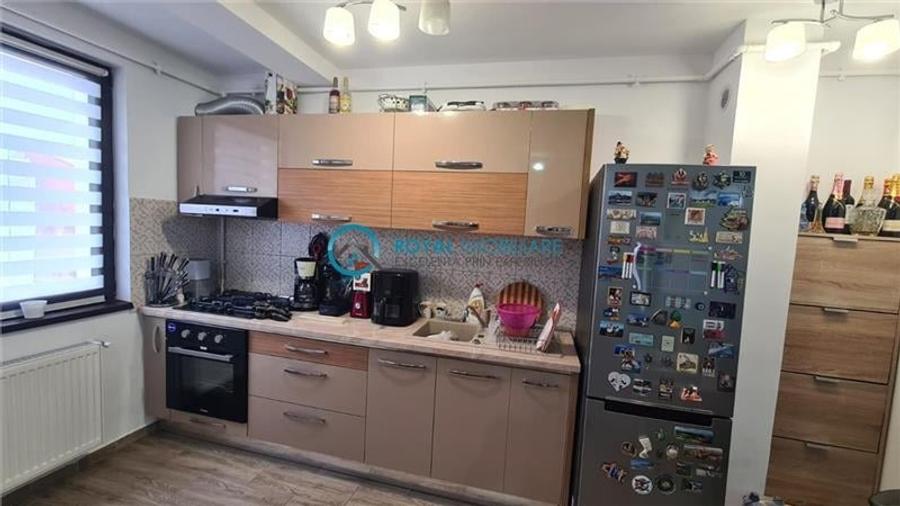 Apartament cu 3 camere decomandat, mobilat în Traian