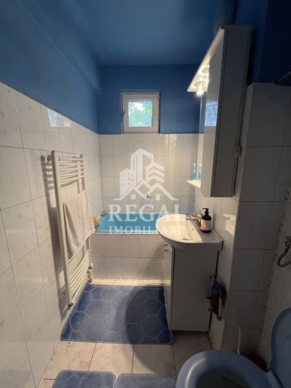 Apartament cu 2 camere decomandat, mobilat în Central