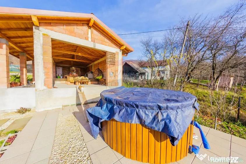 Casă cu 7 camere cu Teren 2823 Mp în Tăuții de Sus