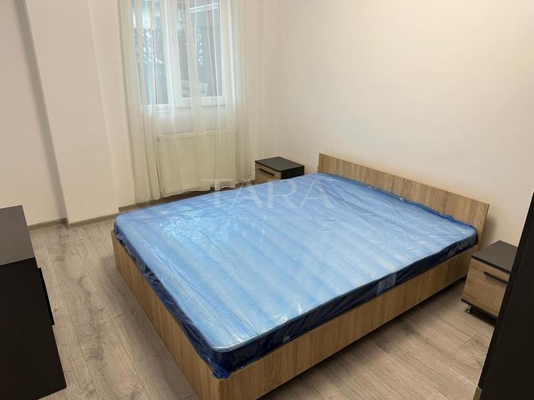 Apartament cu 3 camere decomandat, mobilat în Florești