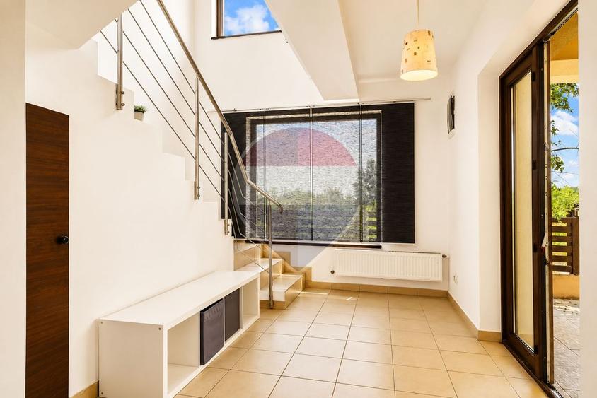 Casă individuală cu 6 camere cu Teren 572 Mp în Gulia