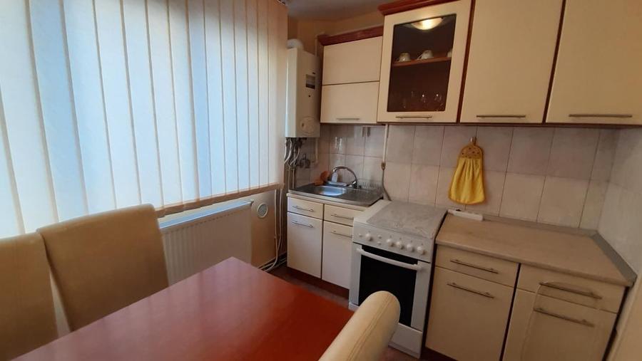 Apartament cu 2 camere semidecomandat, mobilat în Central