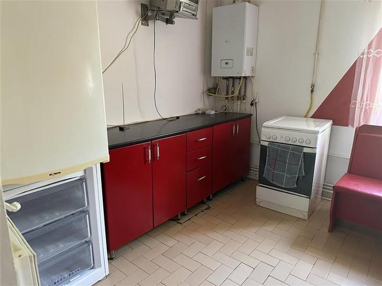 Apartament cu 2 camere semidecomandat, mobilat în Aradului