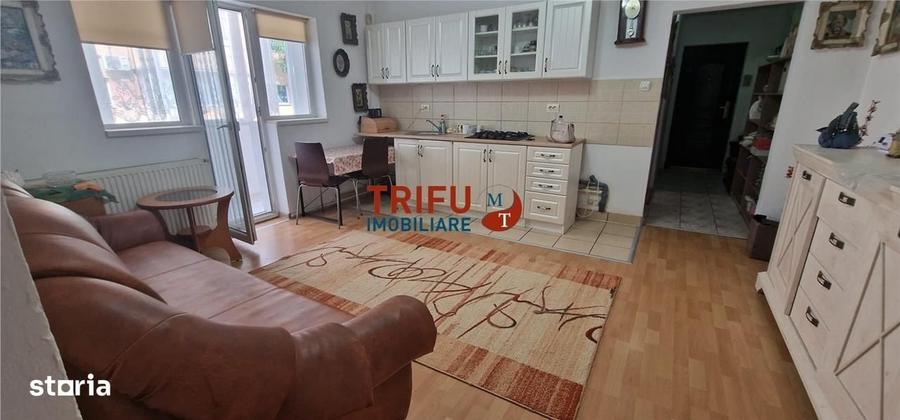 Apartament cu 3 camere semidecomandat în Cetate