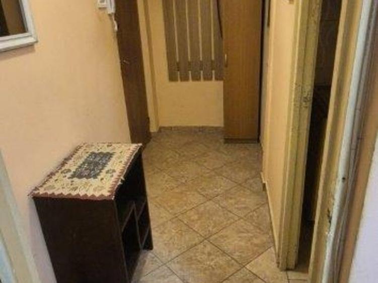 Apartament cu 2 camere semidecomandat în Ferentari