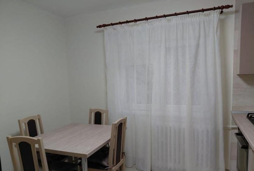 Apartament cu 3 camere decomandat, mobilat în Nerva Traian