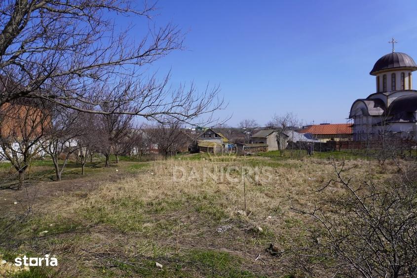 Teren de 3700 mp, în Lumina