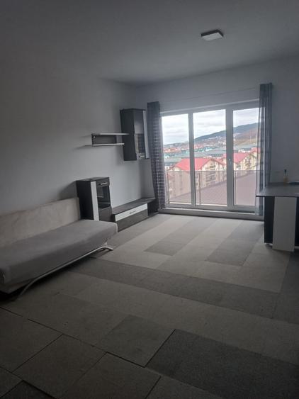 Apartament cu 2 camere semidecomandat, mobilat în Florești