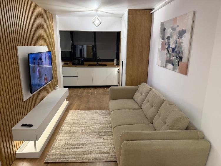Apartament cu 2 camere semidecomandat, mobilat în Central