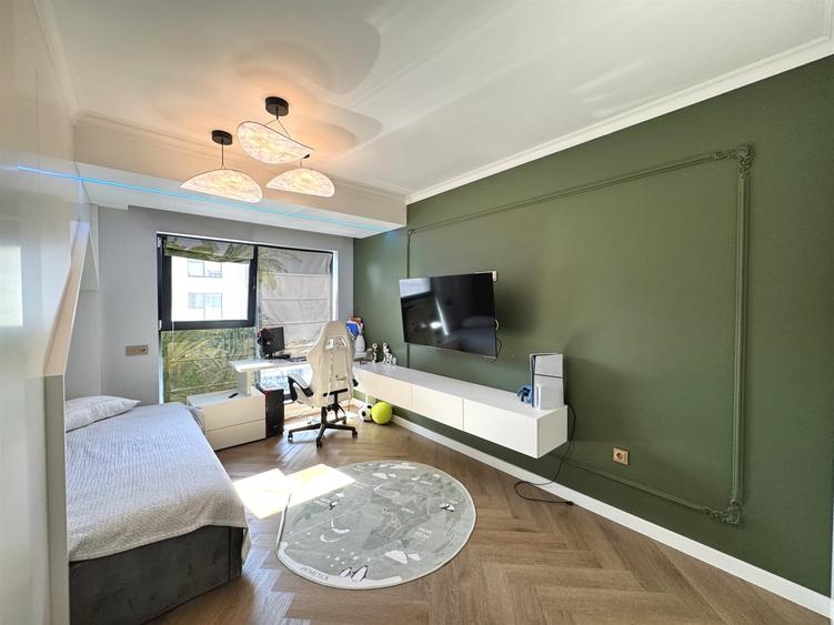 Apartament cu 3 camere semidecomandat, mobilat în Florești