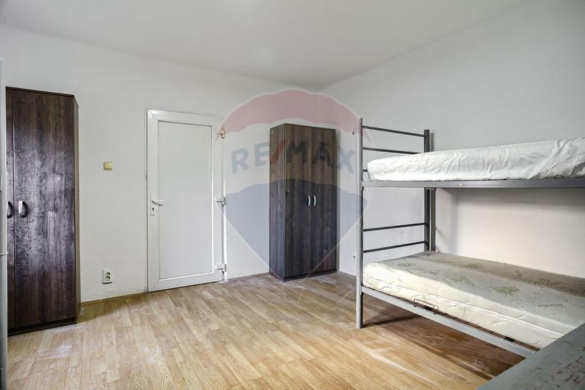 Casă cu 5 camere cu Teren 450 Mp în Central