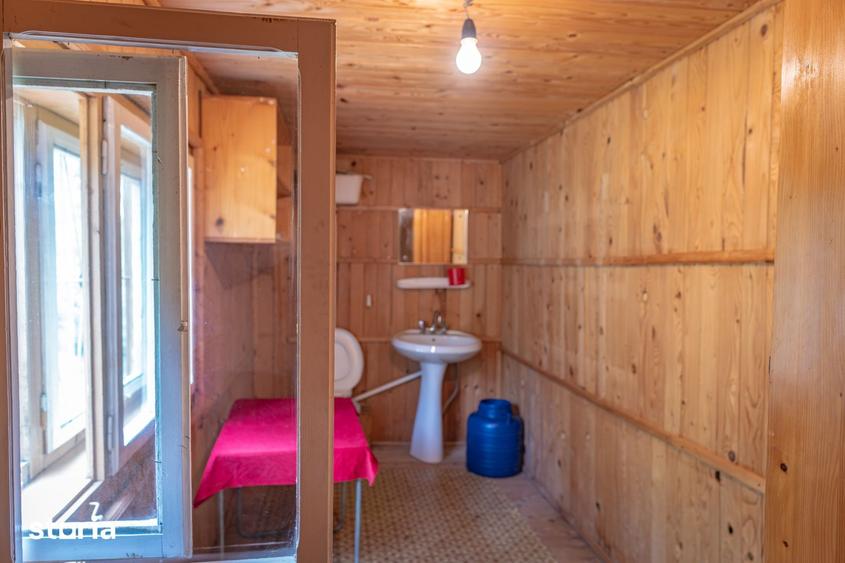 Casă cu Teren 2700 Mp în Brusturoasa
