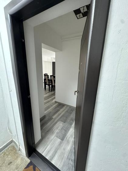Apartament cu 3 camere semidecomandat în Micro 3