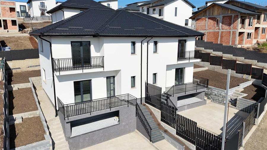 Duplex cu 4 camere cu Canalizare în Valea Lupului