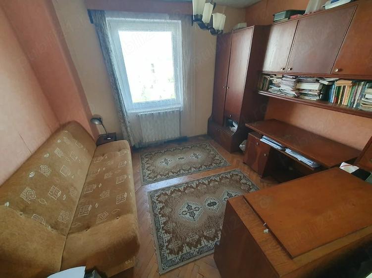 Apartament cu 4 camere decomandat în Central