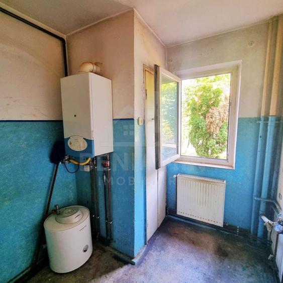 Apartament cu 3 camere semidecomandat în Florilor
