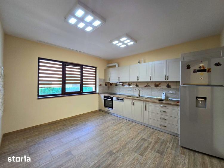 Casă cu 6 camere cu Teren 700 Mp în Tăuți