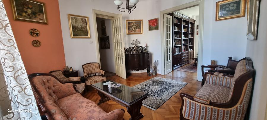 Apartament cu 4 camere semidecomandat în Calea Victoriei
