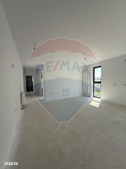 Spațiu comercial, de 960 mp, în Ipotești