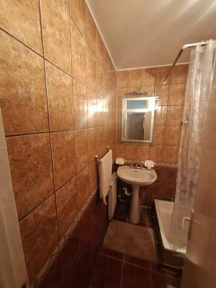 Apartament 4 camere, decomandat, et.1 4, Spl.Campionilor - Lugoj, locatie centrala, linistita - 4