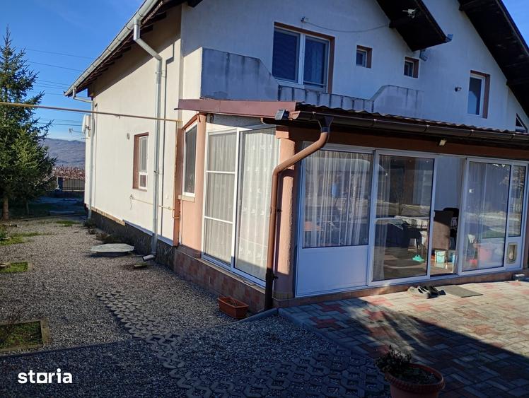 Casă cu 4 camere cu Teren 1042 Mp în Central