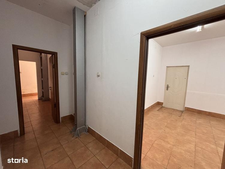 Spațiu comercial, de 269 mp, în Costin Georgian
