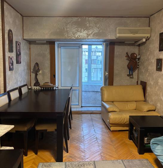 Apartament cu 4 camere în Decebal