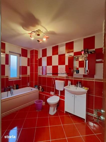 Casă cu 4 camere cu Teren 282 Mp în Apărătorii Patriei