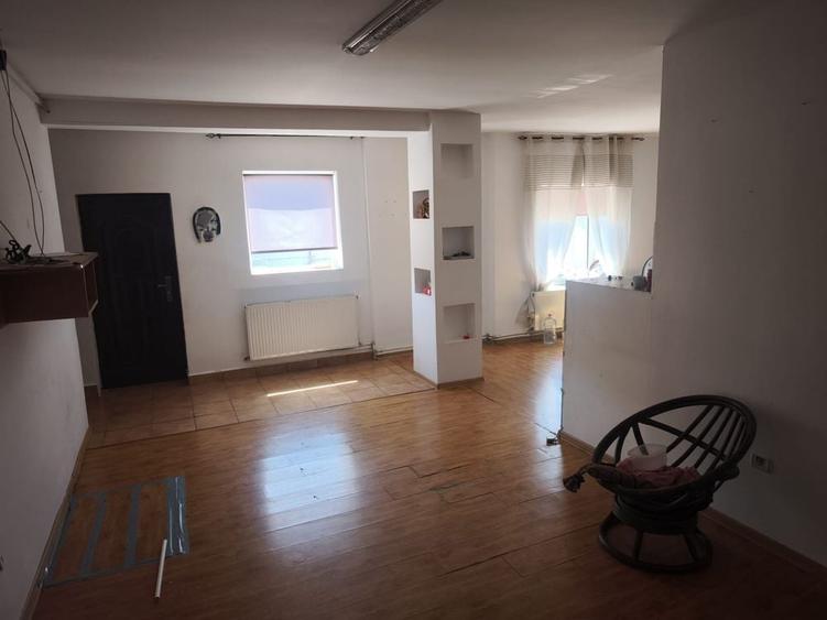 Casă cu 4 camere în Aluniș