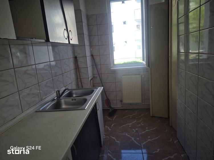 Apartament cu 3 camere în Dumbrava