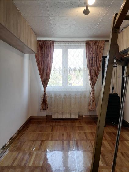 Apartament cu 3 camere decomandat în Calea Romanului