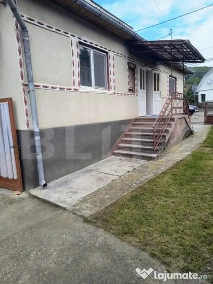 Casă cu 2 camere cu Teren 1400 Mp în Central
