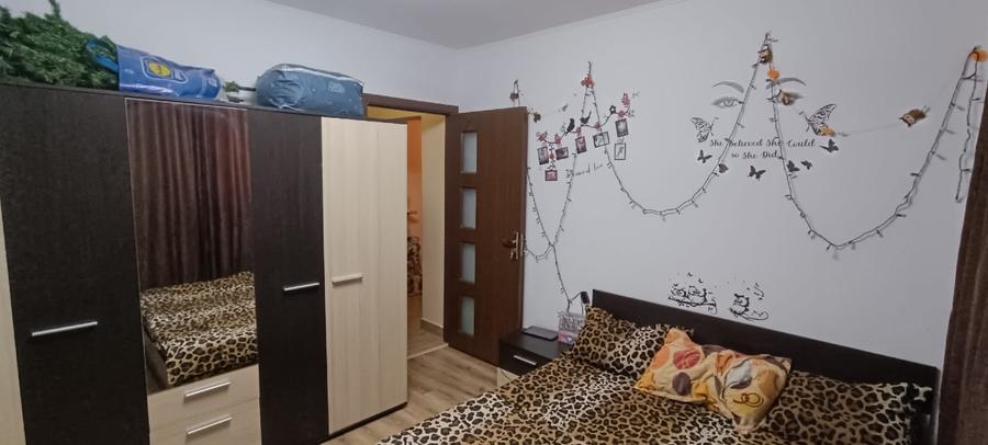 Apartament cu 3 camere decomandat în Drumul Taberei