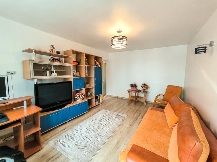 Apartament cu 3 camere decomandat, mobilat în Nord