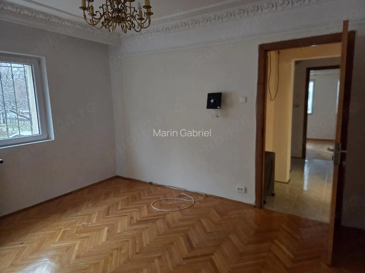 Inchiriez apartament cu trei camere parter AFI COTROCENI pretabil spatiu birou si loc de parcare