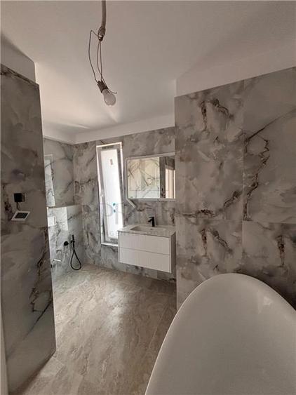 Duplex cu 5 camere cu Canalizare în Moșnița Veche