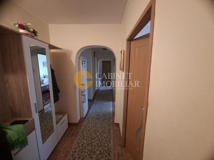 Apartament cu 4 camere decomandat, mobilat în Mircea cel Bătrân