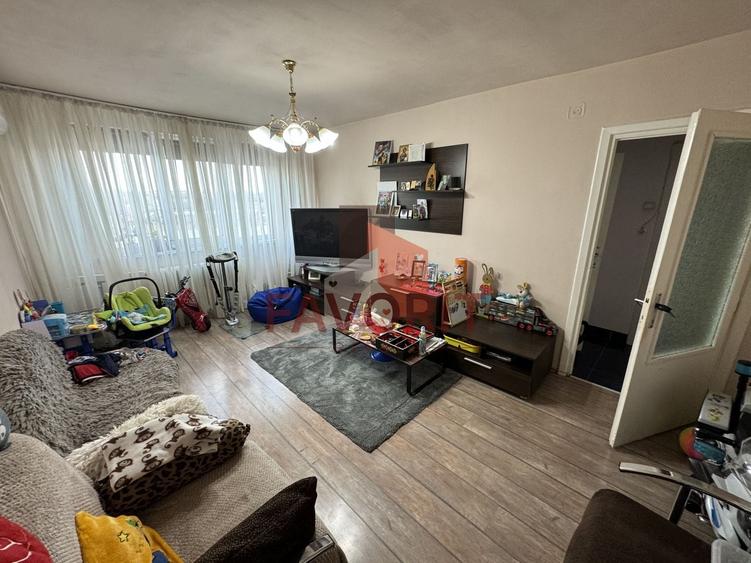Apartament cu 3 camere semidecomandat, mobilat în Circumvalațiunii