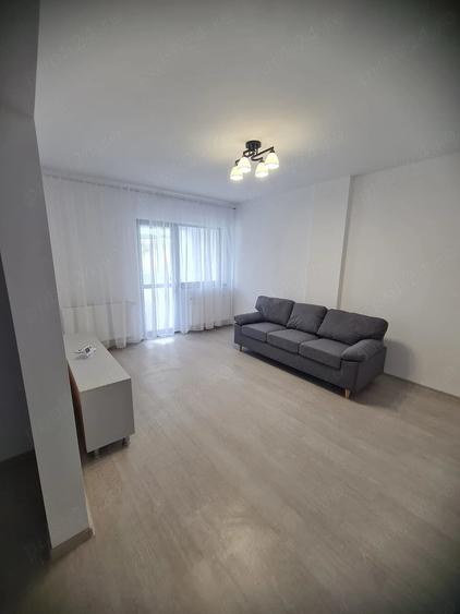 Apartament cu 3 camere decomandat în Exterior Vest
