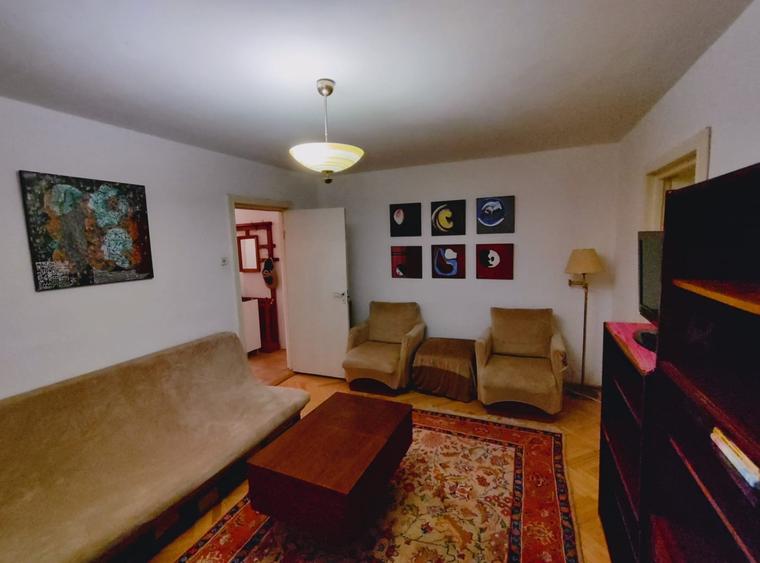 Apartament cu 3 camere semidecomandat, mobilat în Tătărași