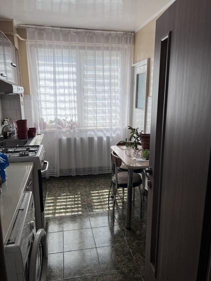 Apartament cu 3 camere semidecomandat în Hipodrom