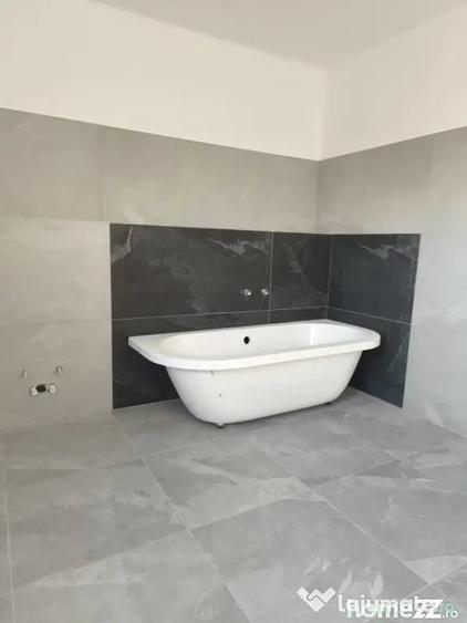 Casă cu 7 camere cu Teren 2500 Mp în Marginea