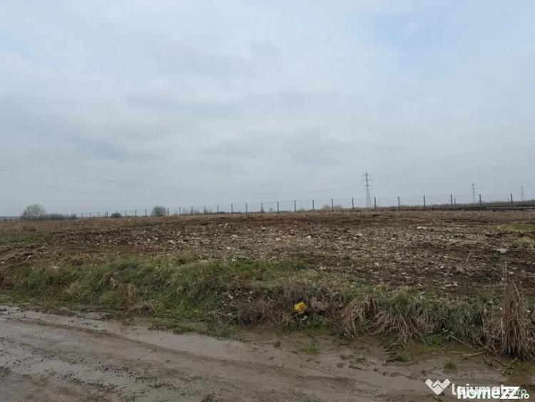 Teren de 5700 mp, în Central