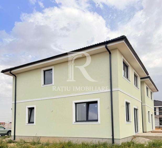 Casă individuală cu 4 camere cu Canalizare în Sântandrei