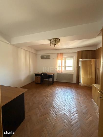 Apartament cu 4 camere în Victoriei