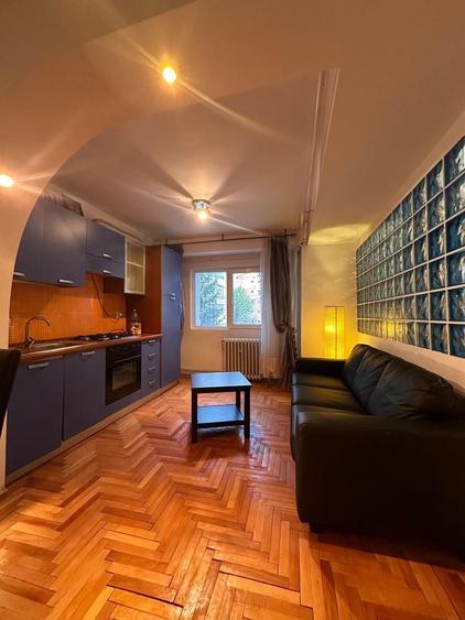Apartament cu 3 camere decomandat în Pietroasa