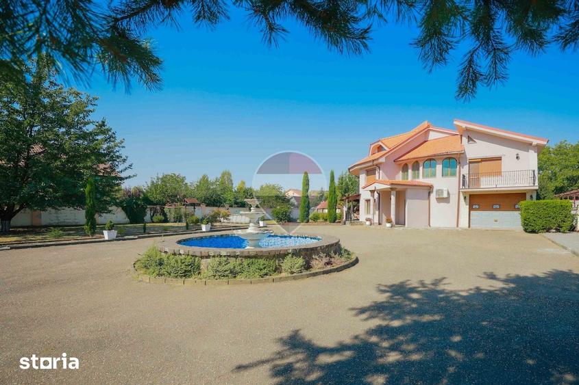 Casă cu 5 camere cu Teren 1198 Mp în Central